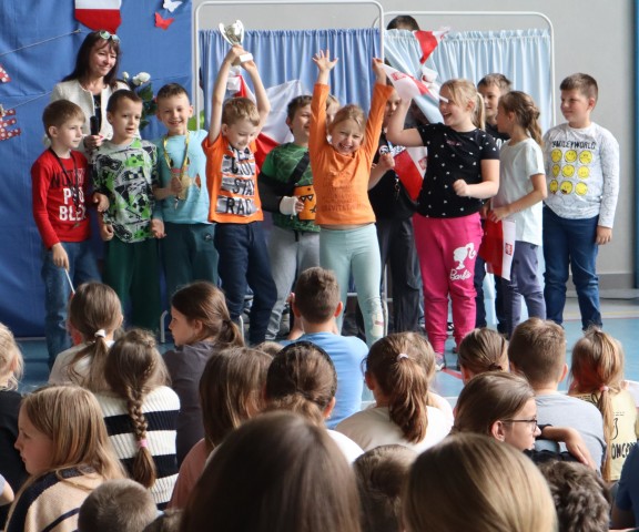 Puchar dyrektora szkoły dla najbardziej rozczytanej klasy w kwietniu!